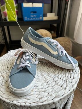 Women’s Vans Size 8 NWOT Dusty Blue Sneakers